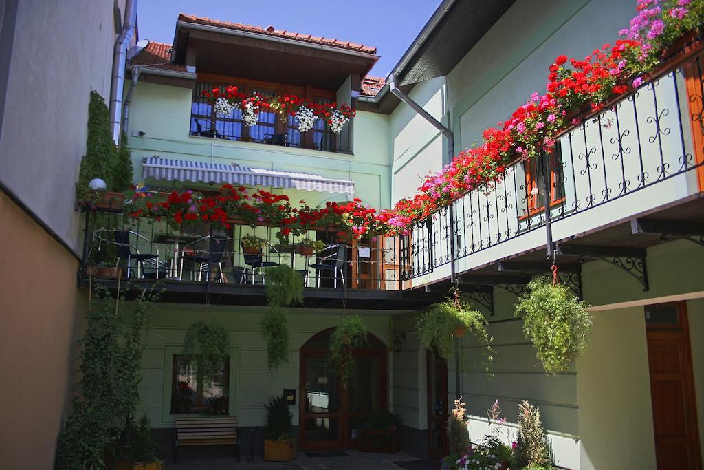 Boutique Penzion Slovenska - Penzion Bella Sicilia Presov Bagian luar foto